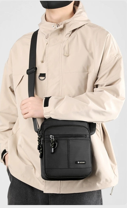 Sleek & Durable Black Messenger Bag – Your Everyday Companion