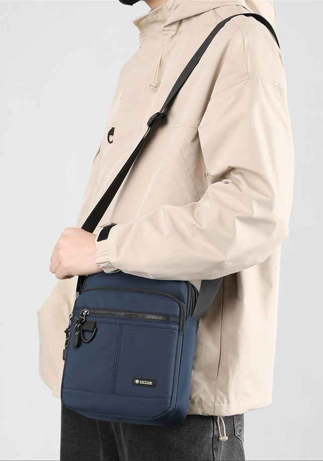 Sleek & Durable Black Messenger Bag – Your Everyday Companion